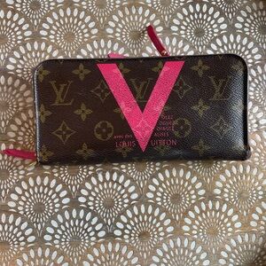 Limited Louis Vuitton V Insolite Wallet
